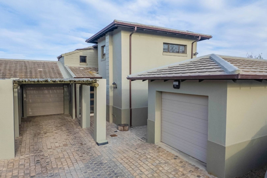 4 Bedroom Property for Sale in Hartenbos Landgoed Western Cape